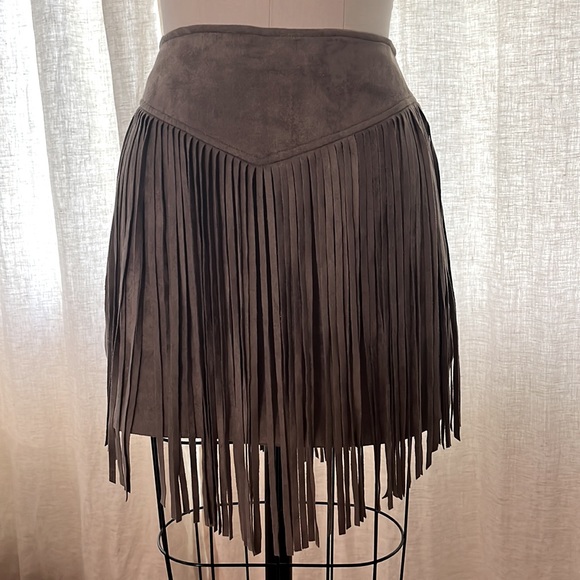 Show Me Your Mumu Gray Faux Suede Rancho Fringe Skirt XS - Picture 4 of 8